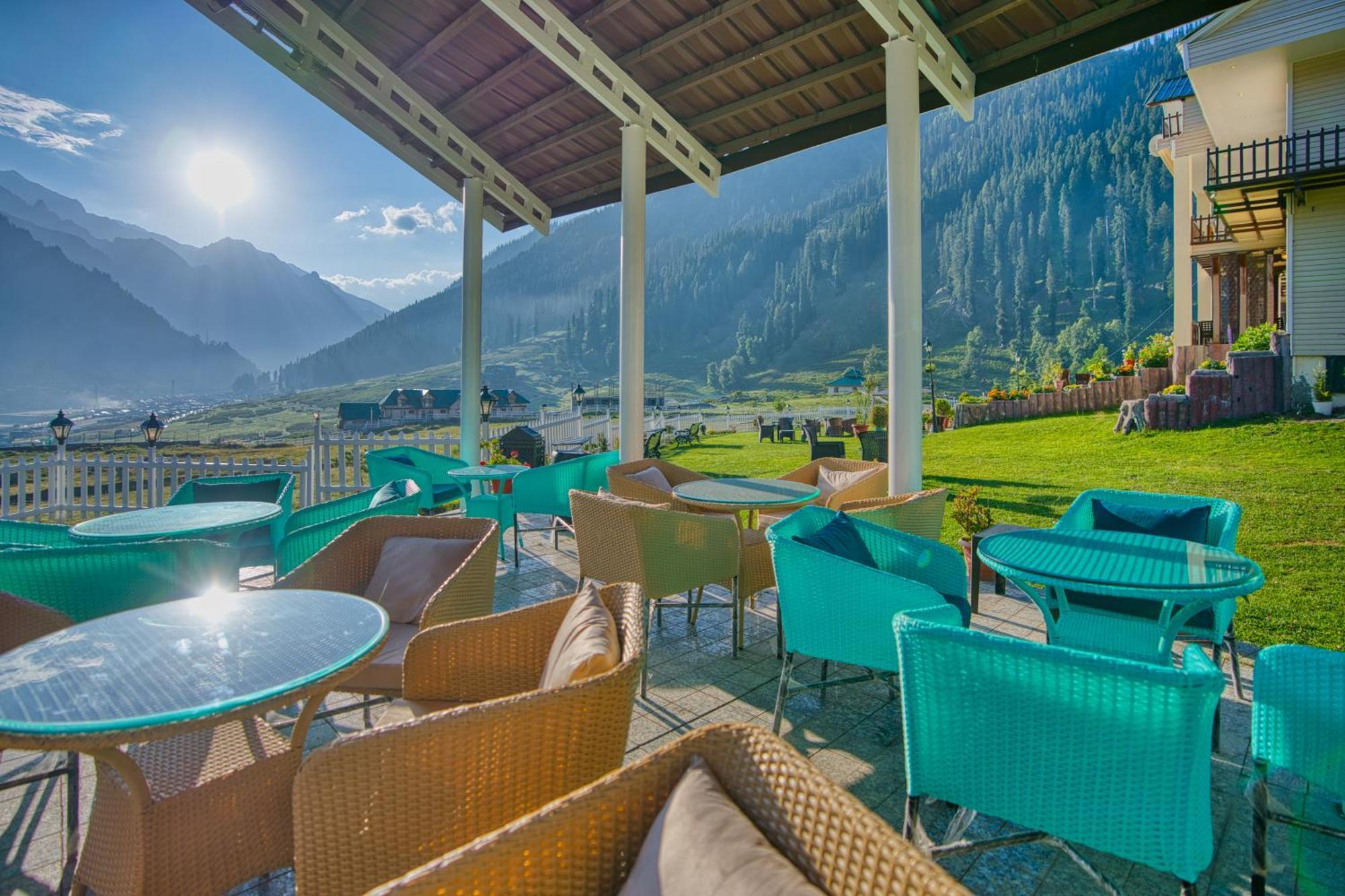 Golden Meadows Hotels & Resorts Sonāmarg 외부 사진