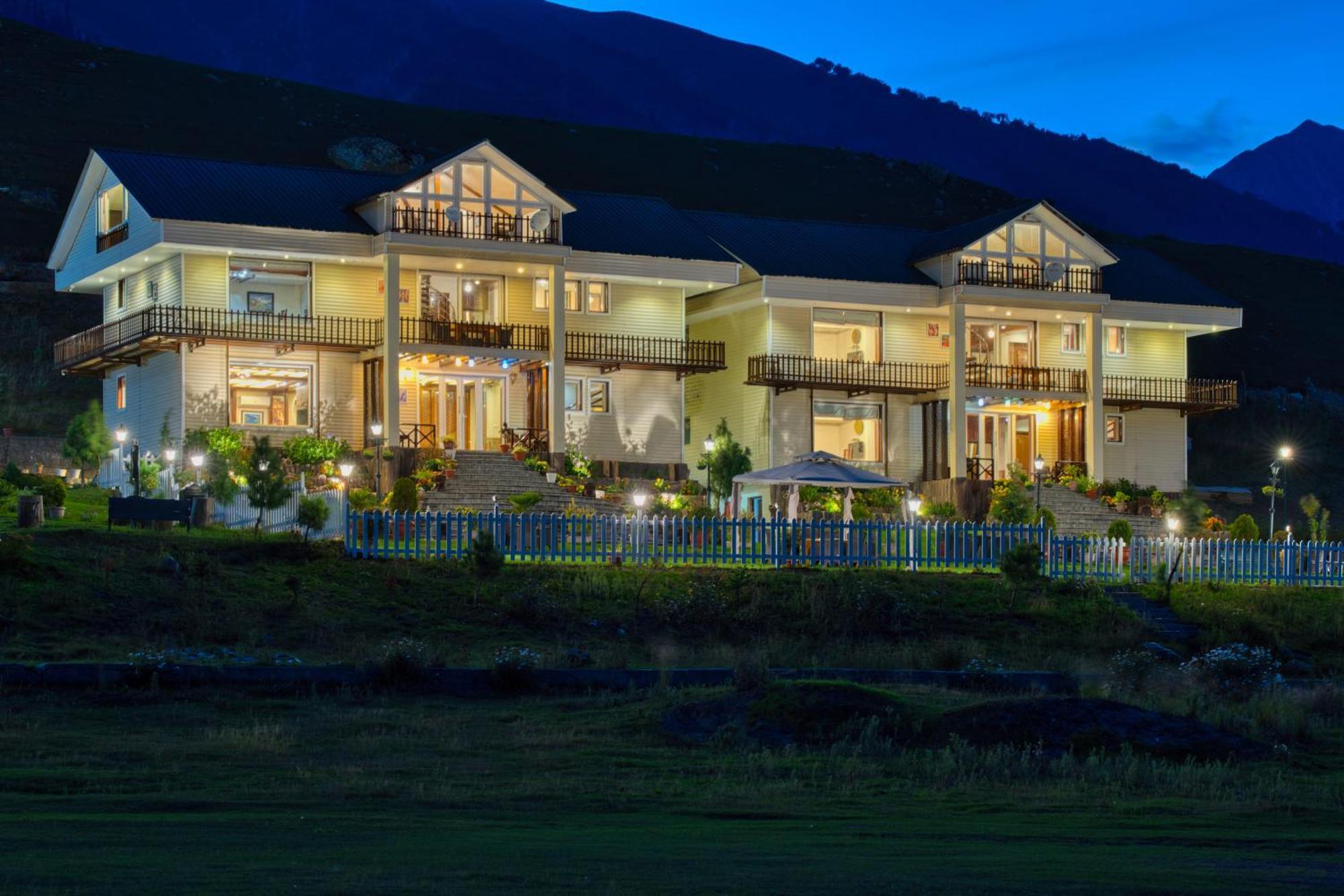 Golden Meadows Hotels & Resorts Sonāmarg 외부 사진