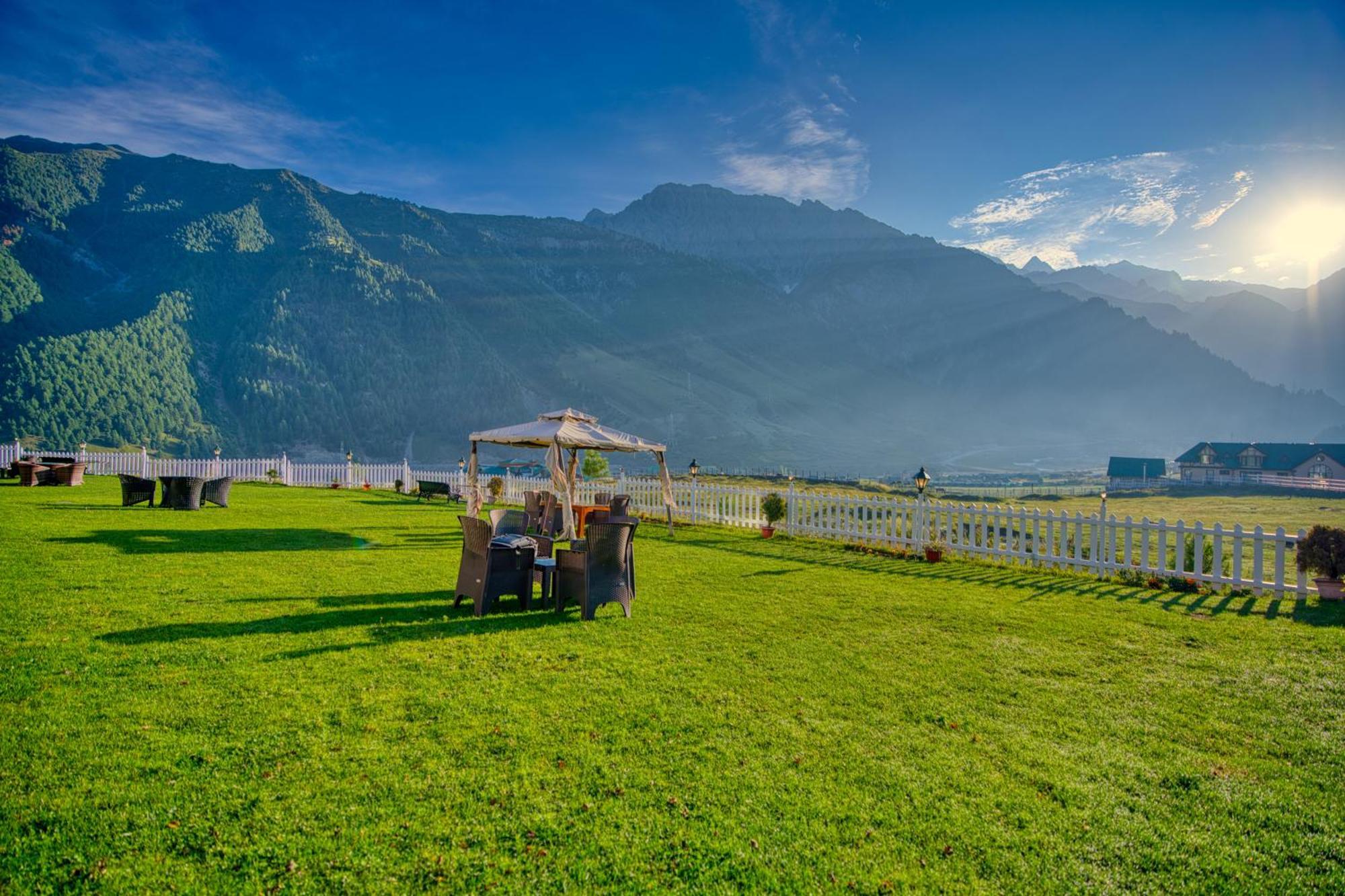 Golden Meadows Hotels & Resorts Sonāmarg 외부 사진