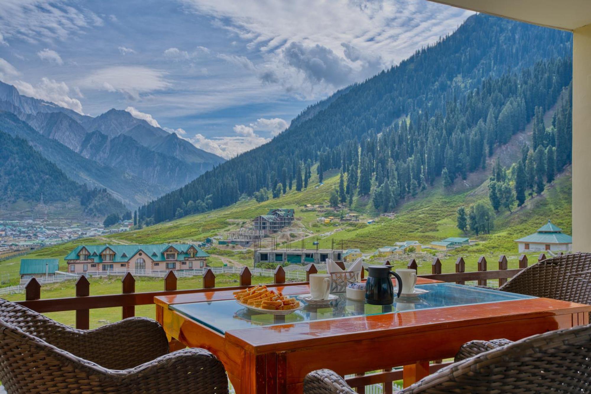 Golden Meadows Hotels & Resorts Sonāmarg 외부 사진
