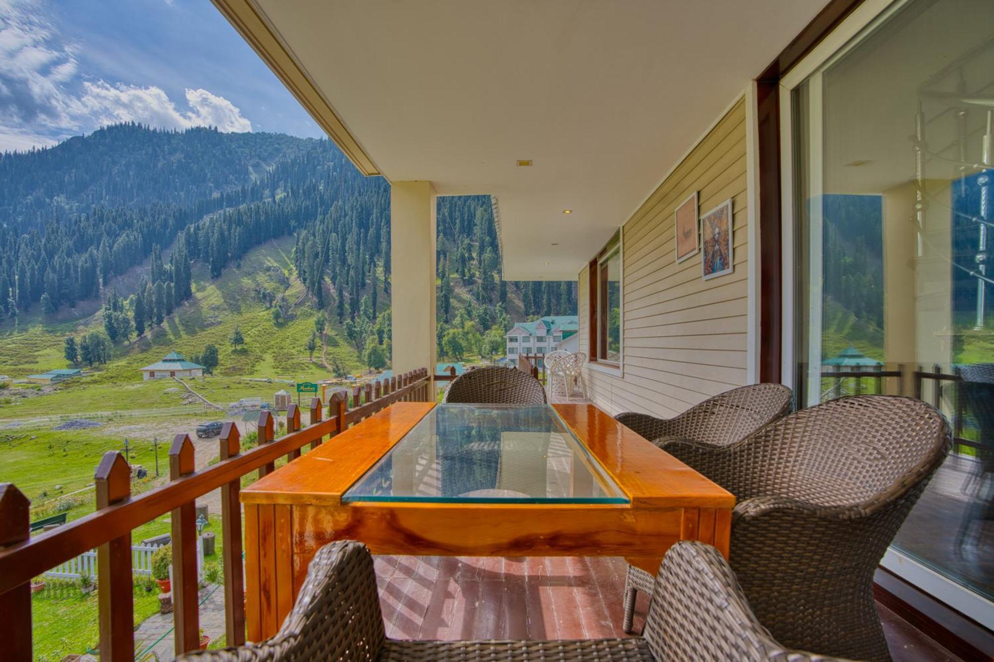 Golden Meadows Hotels & Resorts Sonāmarg 외부 사진
